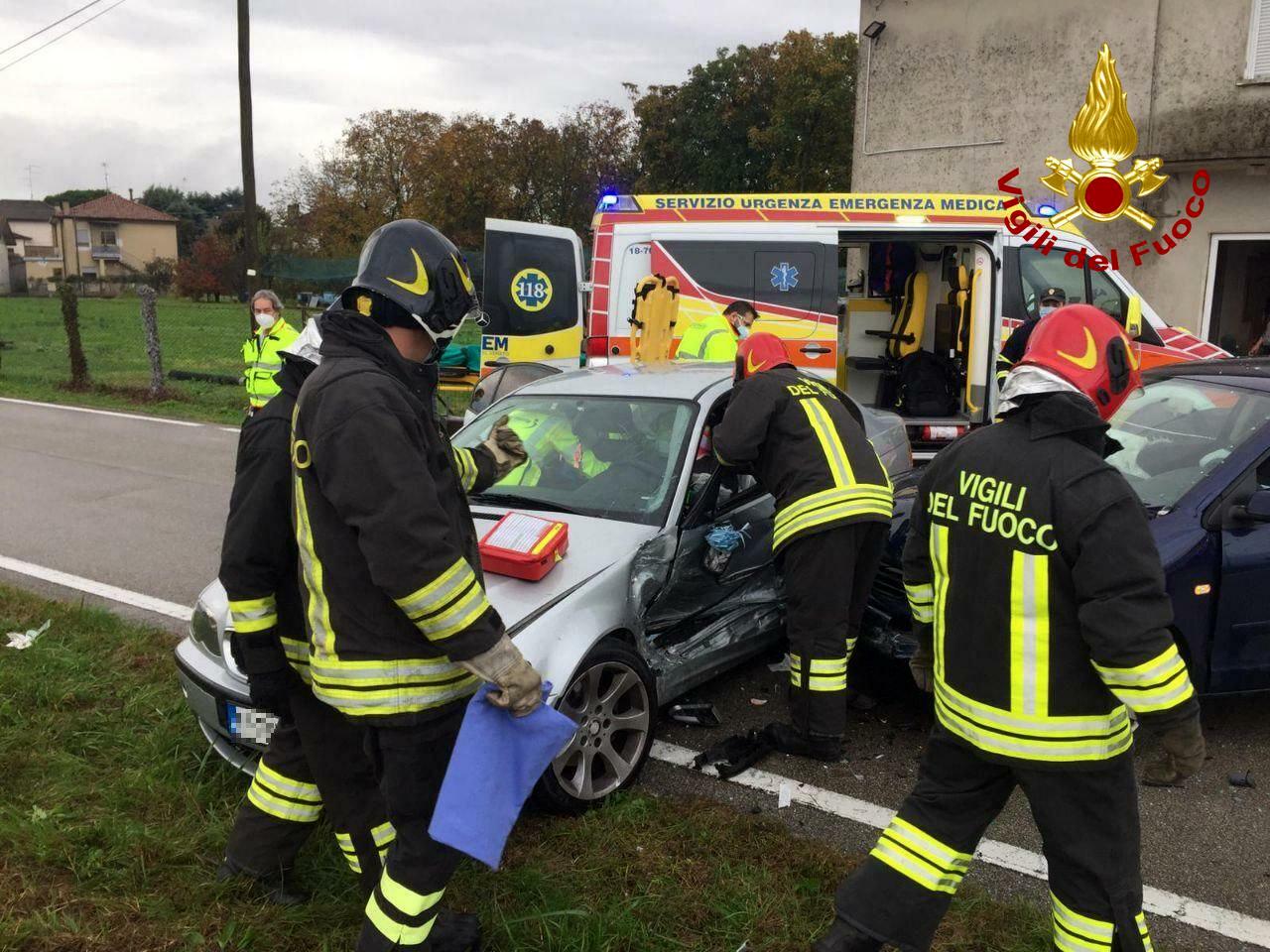 ORSAGO (TV): SCONTRO TRA DUE AUTO, QUATTRO I FERITI IN OSPEDALE
